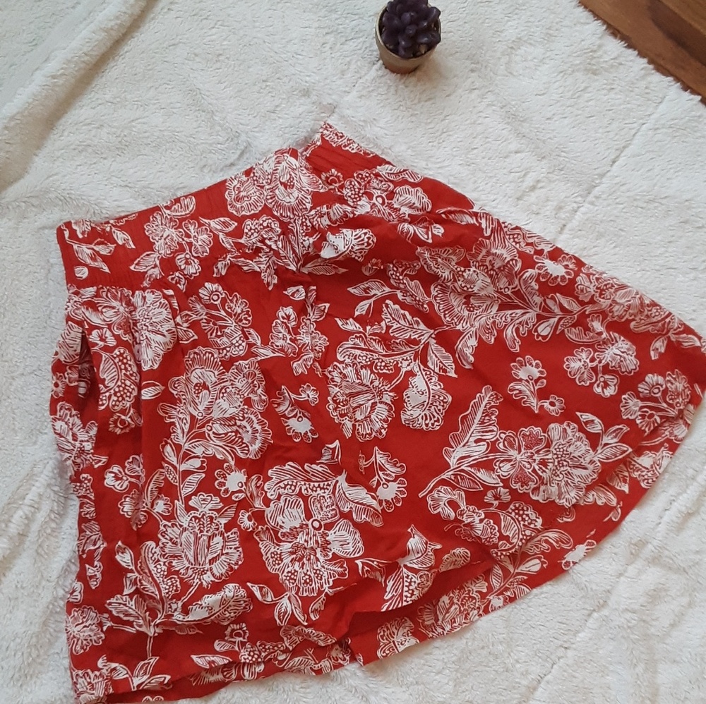 Old navy orange/ivory skirt with pockets! Sz small